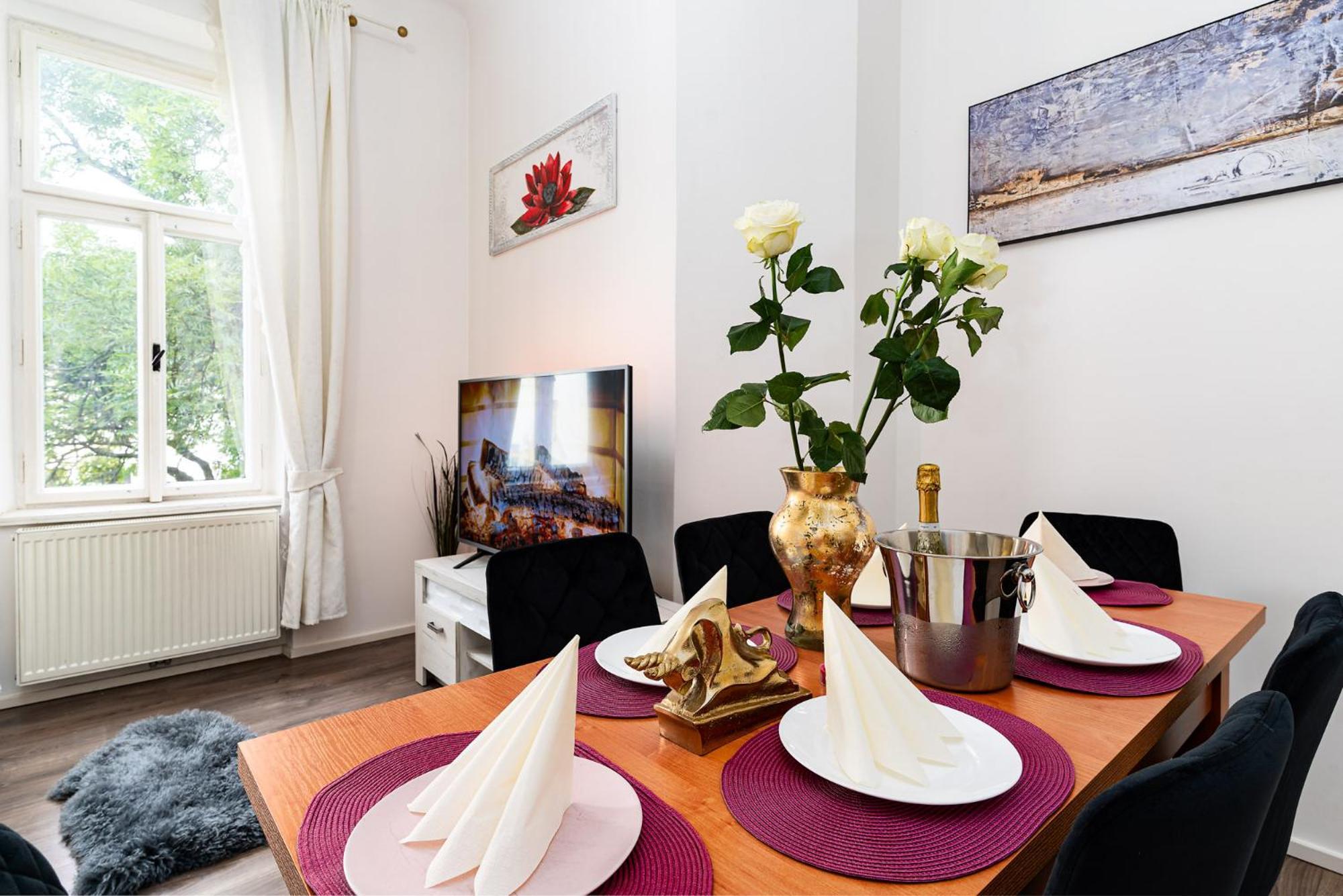 Grand Deluxe Suite Praha Bagian luar foto